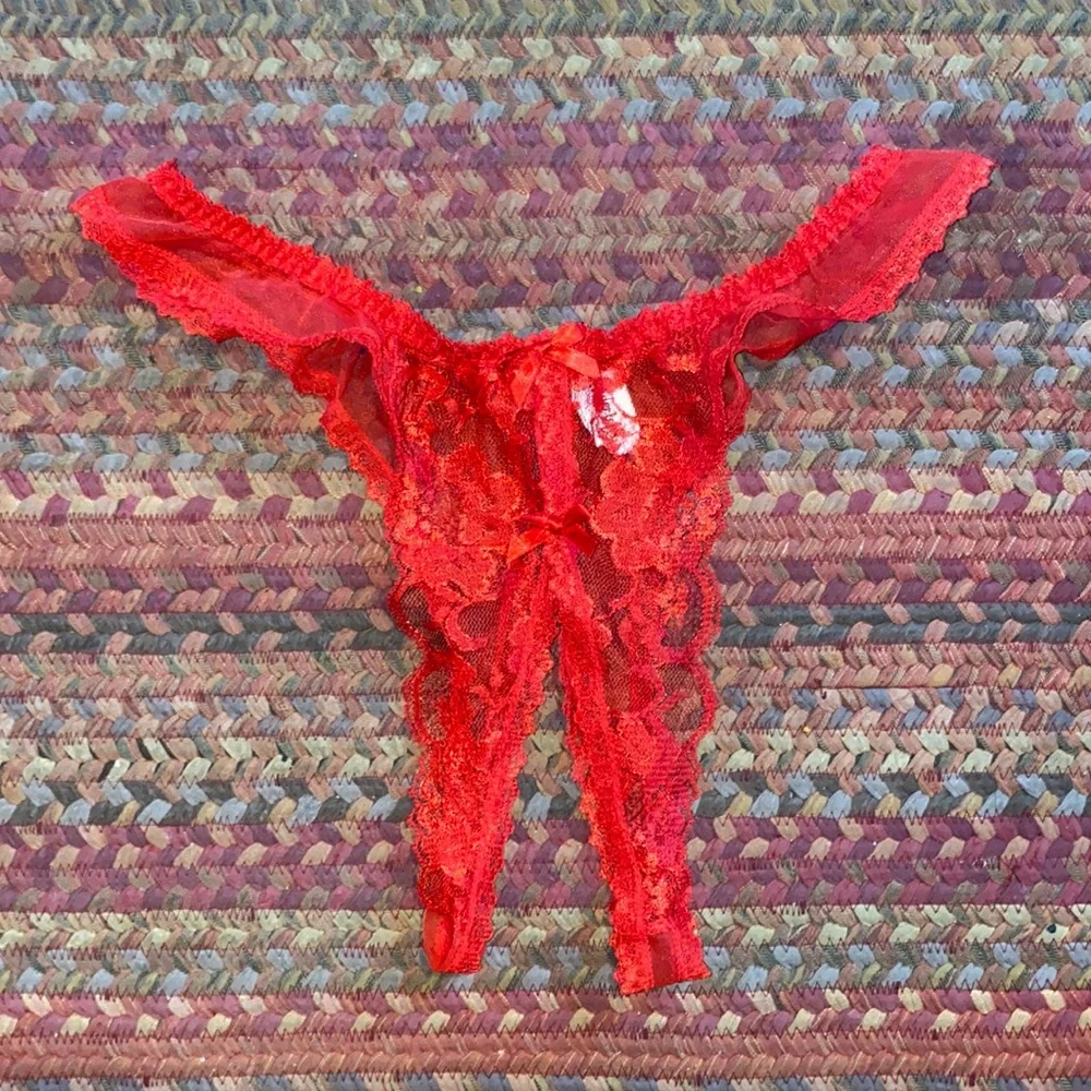80s VINTAGE FREDERICKS OF HOLLYWOOD SEXY RED LACE CROTCHLESS PANTIES